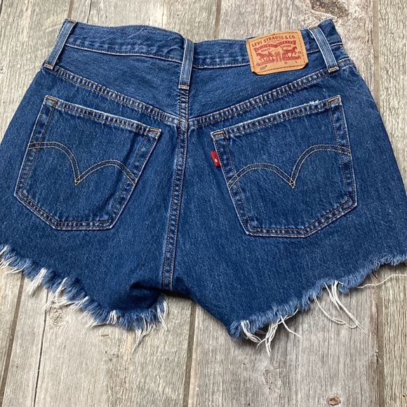 LEVI'S® 501® Original Cutoff Shorts 27 - Picture 7 of 9